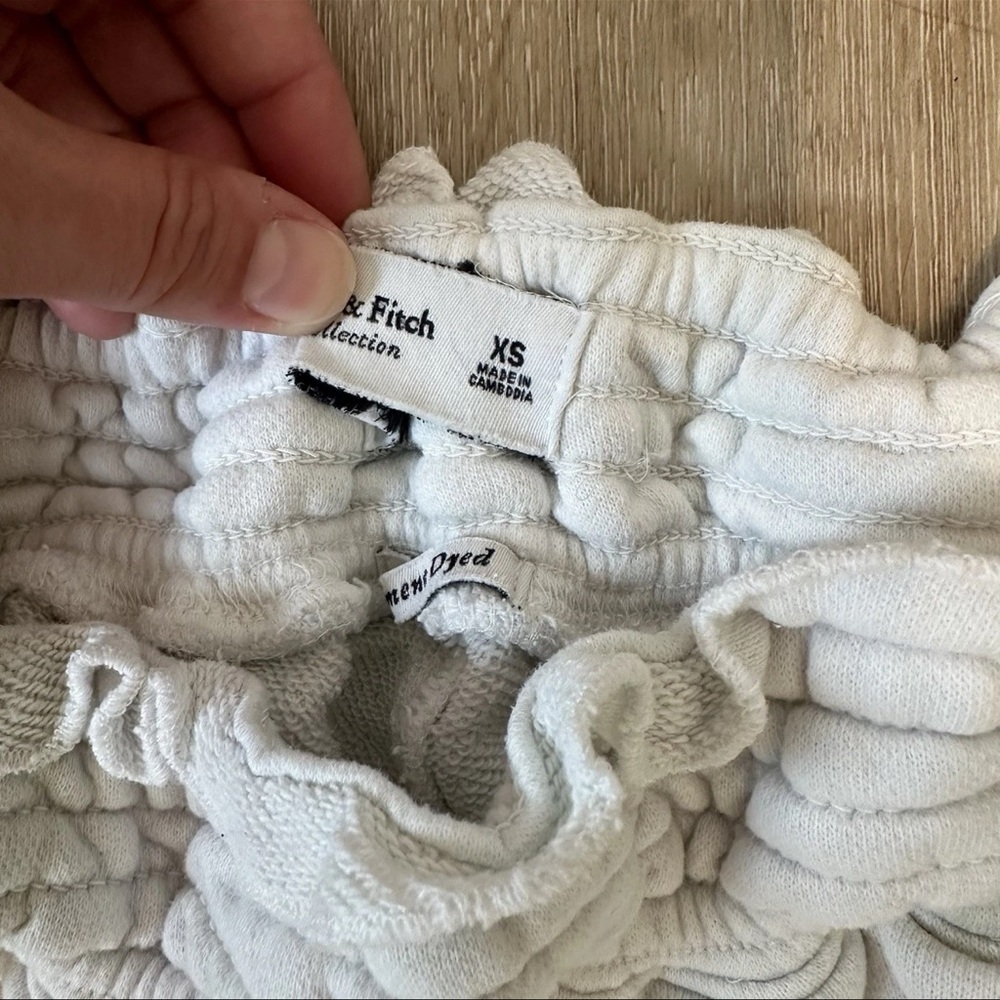 Abercrombie & Fitch Light Cream and Green Garment Dyed Sweatpant Joggers - Picture 4 of 4